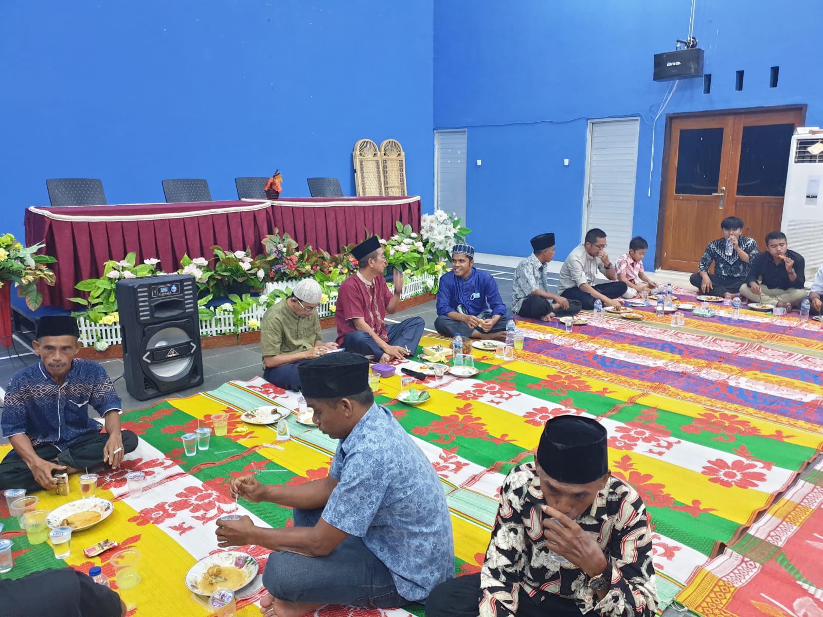 Buka bersama Dinas Perkim dan Lingkungan Hidup, Selasa (19/4/22).