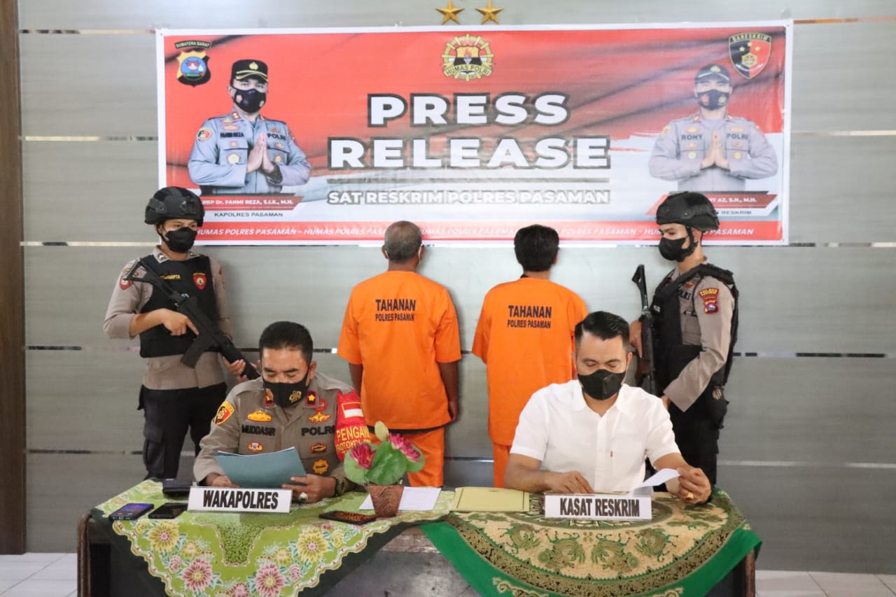 Press release penyalahgunaan BBM bersubsidi, di Mako Polres Pasaman, Rabu (20/4/22).