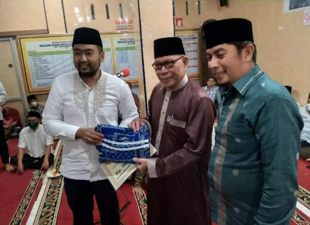 Wagub Sumbar Audy Joinaldy saat Safari Ramadhan di Masjid Babussalam, Kota Sawahlunto, Sabtu (9/4/22).