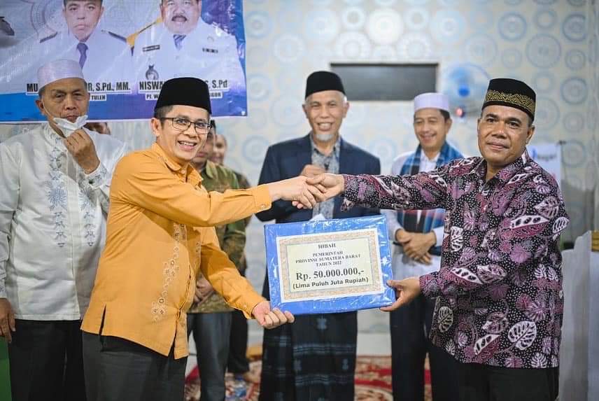 Gubernur Sumbar saat Safari Ramadhan di Masjid Taqwa Muhammadiyah, Kampung Pinang, Nagari Rabi Jonggor, Kecamatan Gunung Tuleh, Kabupaten Pasaman Barat, Jumat (15/04/2022) malam.