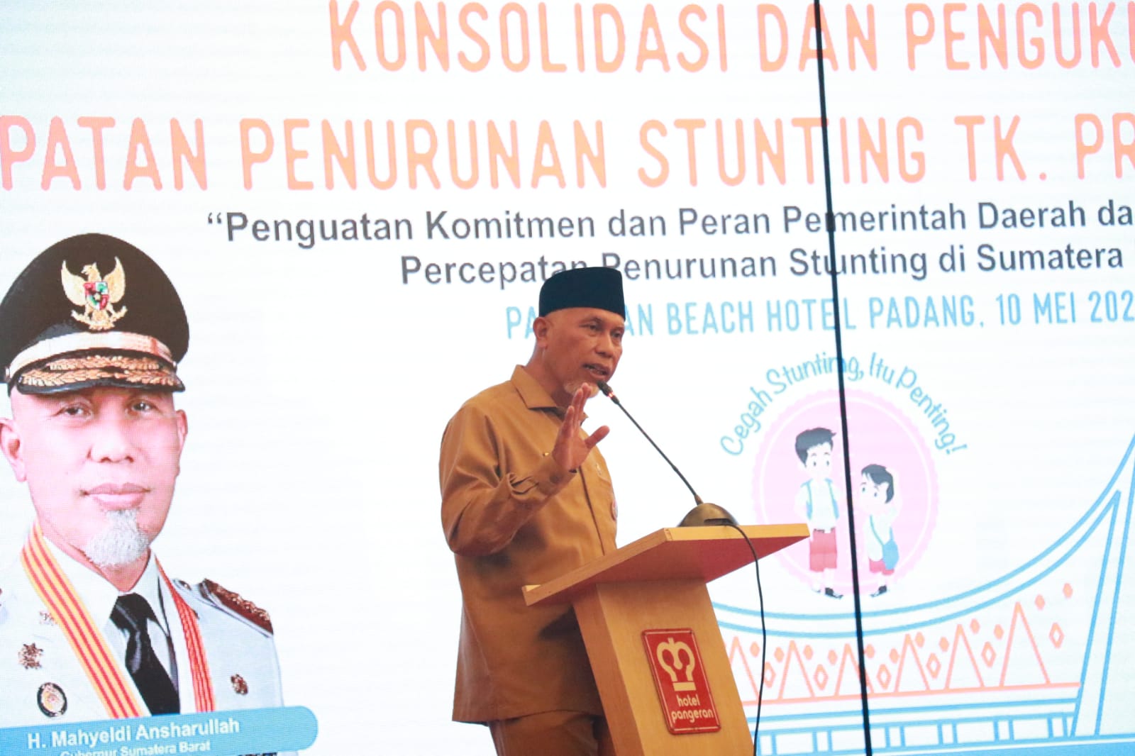 Gubernur Sumbar saat membuka konsolidasi tim percepatan penurunan stunting, Selasa (10/5/22).