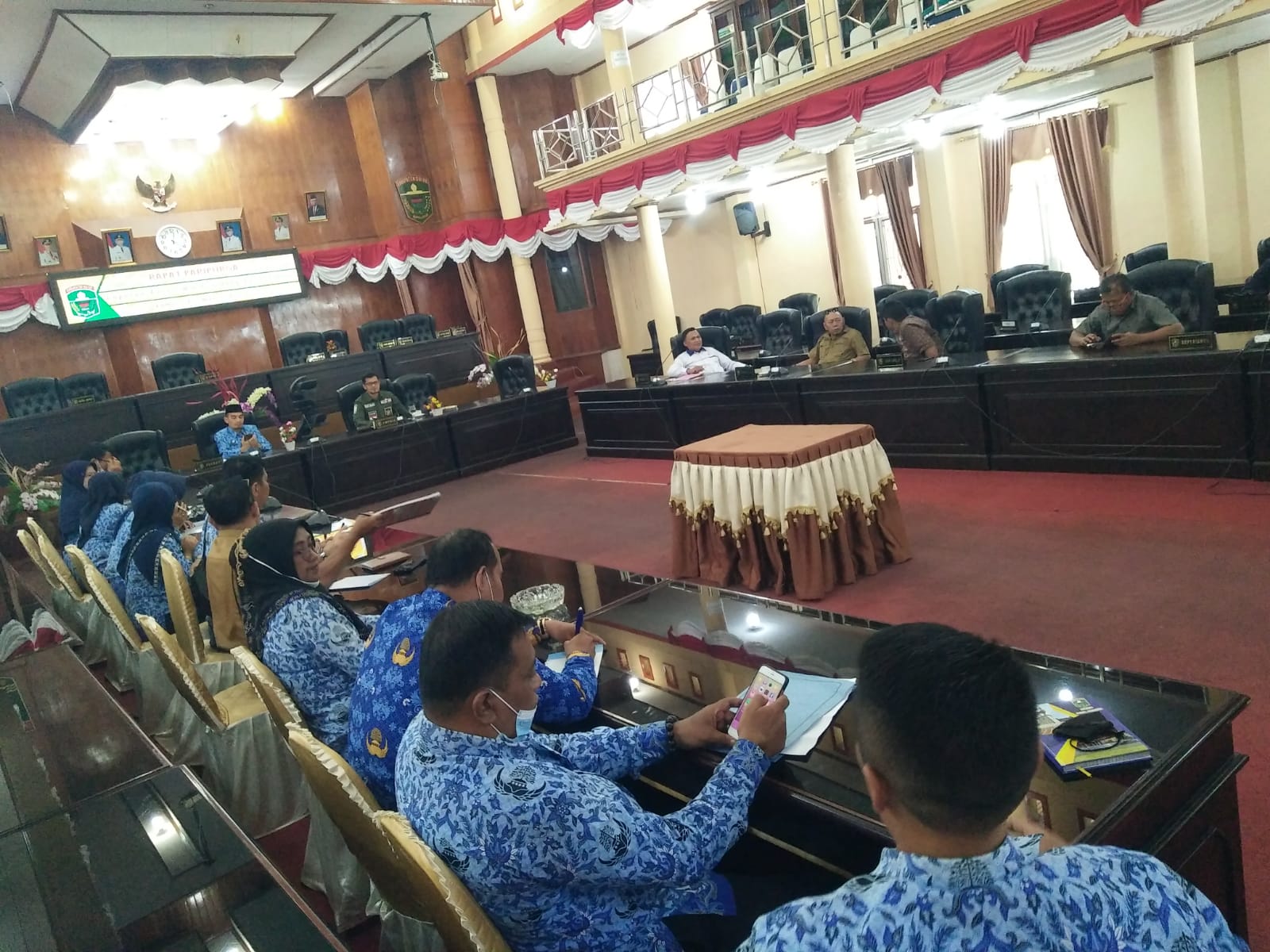 Rapat kerja Pimpinan dan Anggota DPRD Kabupaten Solok, Selasa (17/5/22).