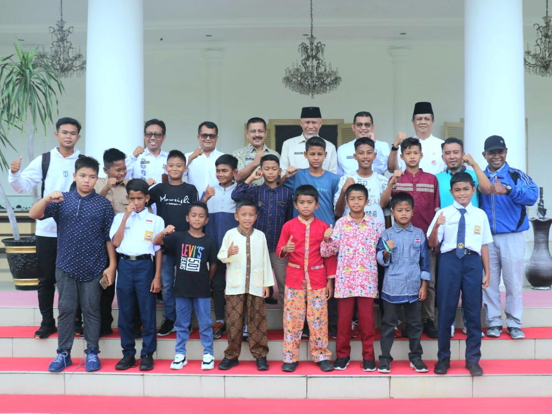 Pelepasan Batung Taba FC U-12 oleh Gubernur Sumbar Mahyeldi, Jumat (15/7/22).