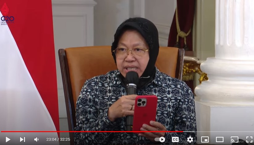 Menteri Sosial Tri Rismaharini dalam konferensi pers melalui Chanel You Tube dari di Istana Kepresidenan, Jakarta, Sabtu (3/9/2022).