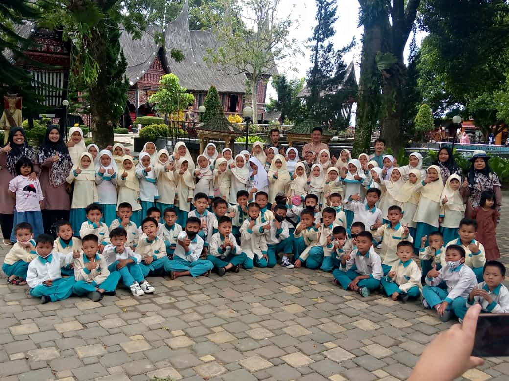 Kunjungan edukatif siswa SD Islam Sarbaniah, Rabu (19/2/22).