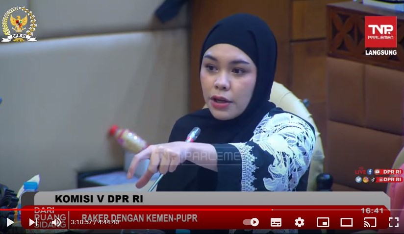 Anggota Komisi V DPR RI, Athari Gauthi Ardi, saat Rapat Kerja Komisi V dengan Kementerian PUPR di Senayan, Jakarta, Selasa (17/1/2023) (Foto: Tangkapan Layar Youtube Tv Parlemen)