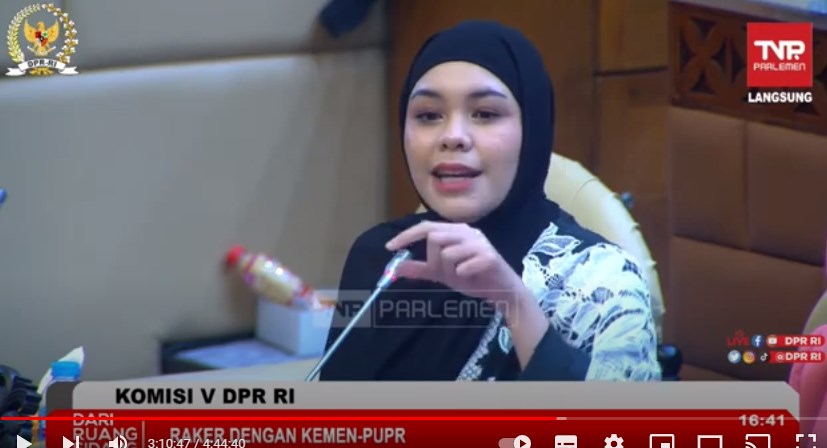 Anggota Komisi V DPR RI, Athari Gauthi Ardi, saat Rapat Kerja Komisi V dengan Kementerian PUPR di Senayan, Jakarta, Selasa (17/1/2023) (Foto: Tangkapan Layar Youtube Tv Parlemen)