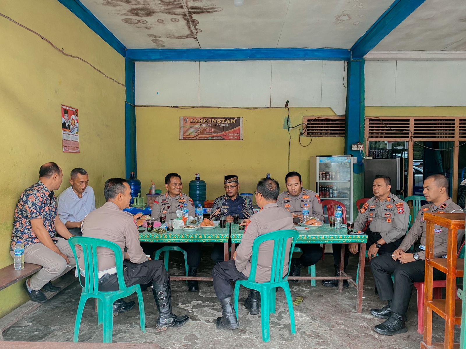 Kapolres Solok AKBP Apri Wibowo, S.I.K., M.H., bersama jajaran dan masyarakat Jumat Curhat di Jorong Lubuk Selasih, Nagari Batang Barus, Jumat (24/2/23).