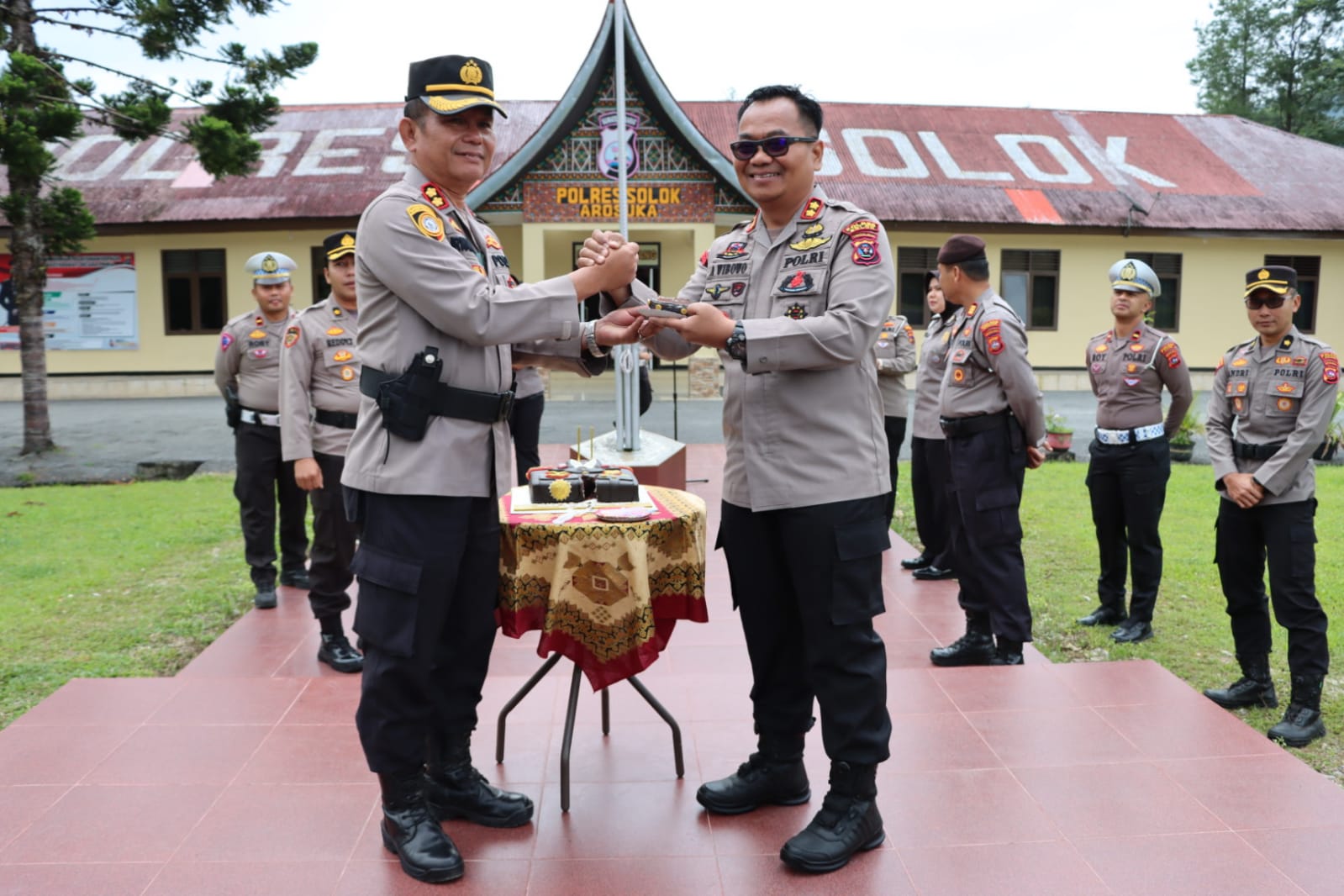 Kapolres Solok AKBP Apri Wibowo bersama Wakapolres AKBP Irwan Zani.