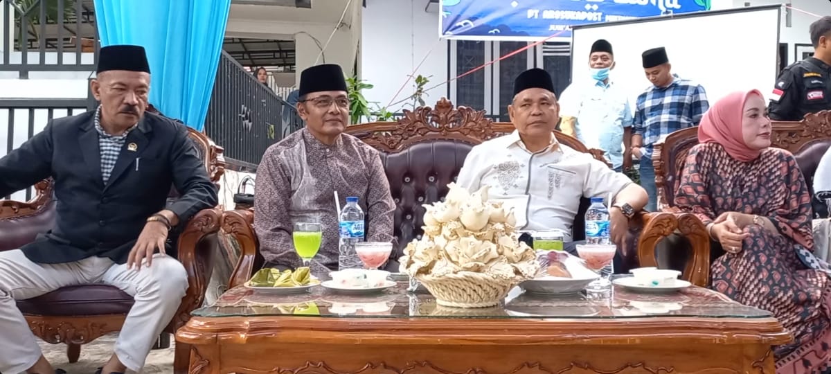 Acara buka bersama PT. Arosukapost Multimedia dihadiri Bupati Solok Epyardi Asda, Jumat (7/4/23).