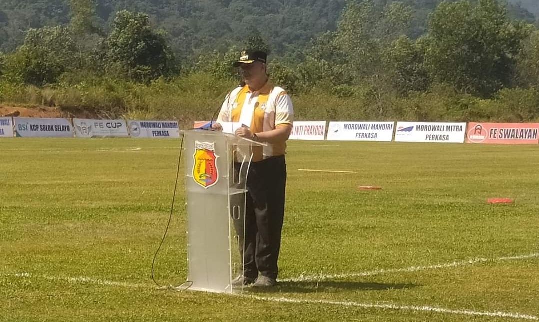 Walikota Solok Zul Elfian Umar membuka secara resmi turnament Sepak Bola FE CUP 2024 (dok foto Ito)