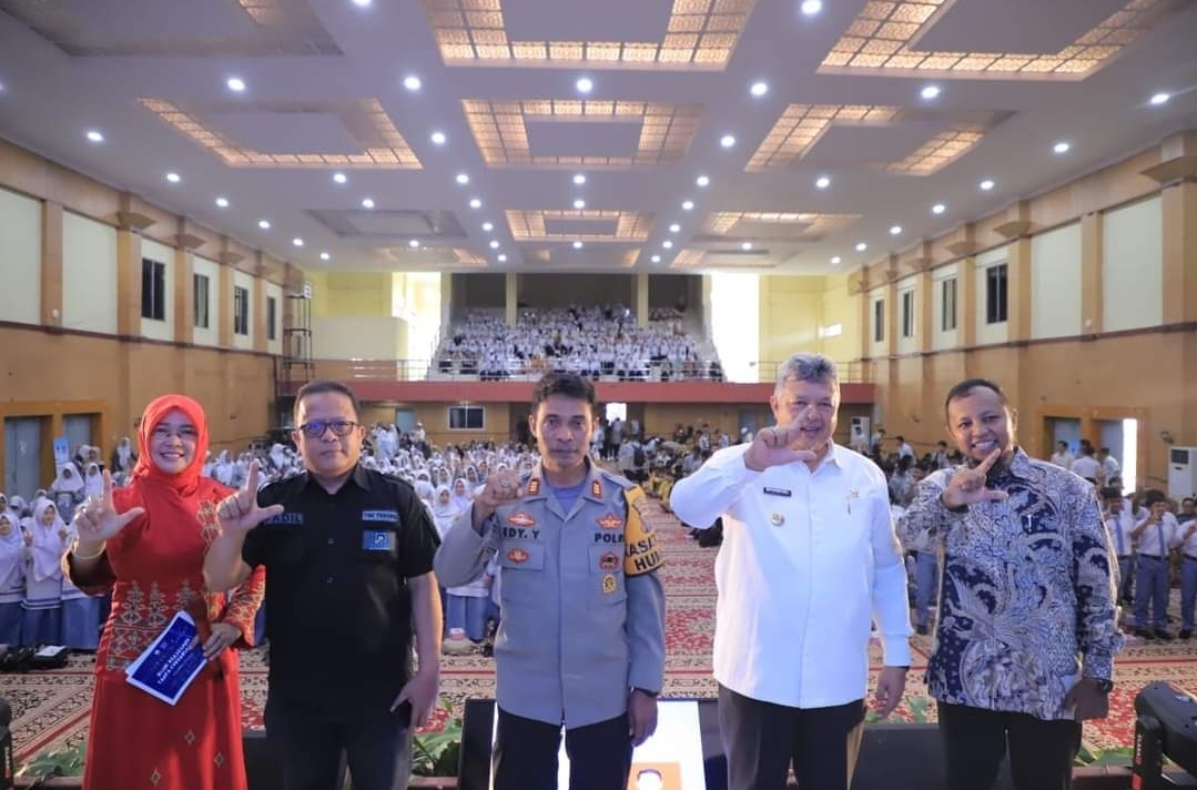 Wali Kota Solok, Zul Elfian Umar, secara resmi membuka kegiatan "Indonesia Makin Cakap Digital" (dok foto **)